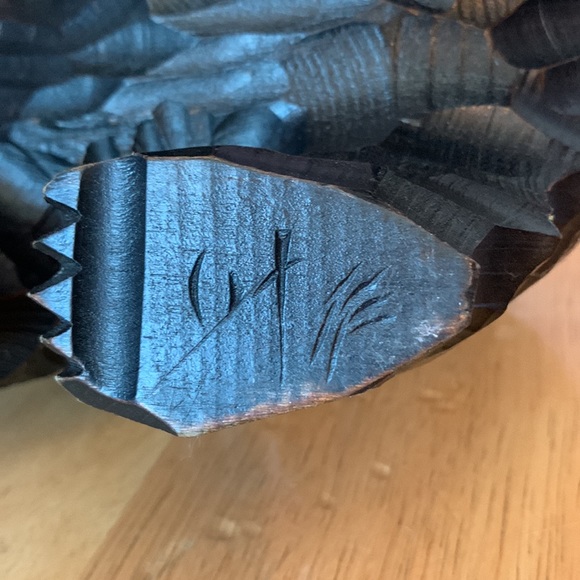 Japanese Fine Old Hand-Carved Cedar Wood Bear Higuma Grasping Salmon - Picture 6 of 8